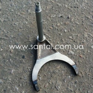 260-1810018, Вилка со штоком коробки раздаточной КрАЗ, запчасти КРАЗ