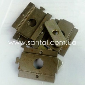 6510-6105204-10-Фиксатор-замка-двери-КрАЗ-с-накладкой-в-сборе-запчасти-КрАЗ
